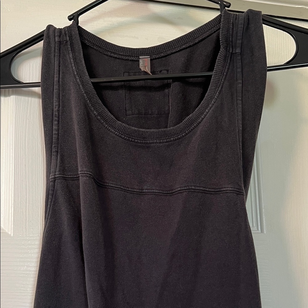 Free people movement hot shot twist on the back. Black/brownish, XS